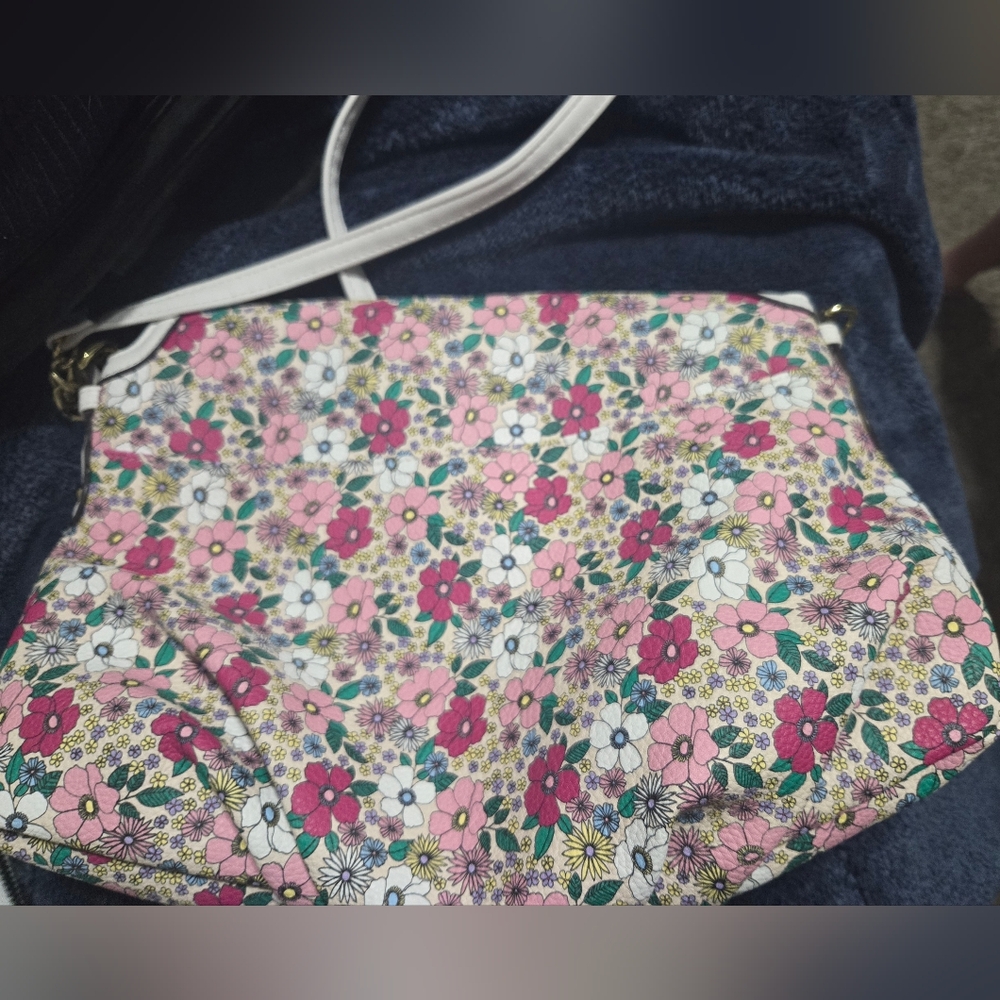 Juicy Couture Crossbody - Picture 4 of 8